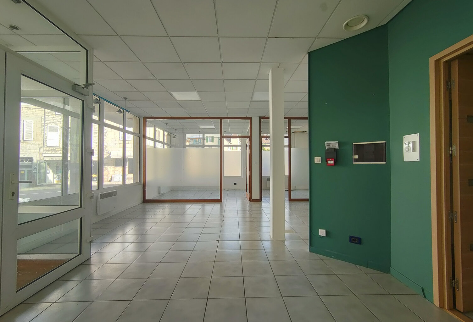 Local Commercial — photo 1
