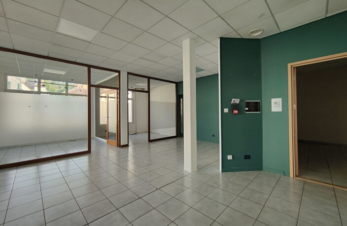 Local Commercial — photo 2