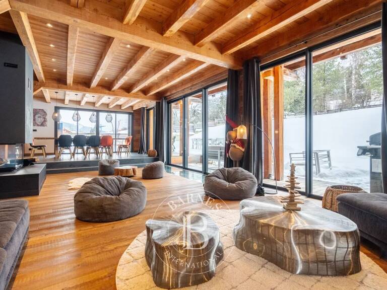 VENTE - SERRE-CHEVALIER - PIEDS DE PISTES - CHALET GRAND LUXE  - — photo 1