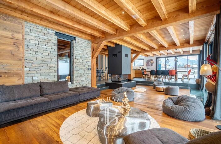 VENTE - SERRE-CHEVALIER - PIEDS DE PISTES - CHALET GRAND LUXE  - — photo 3