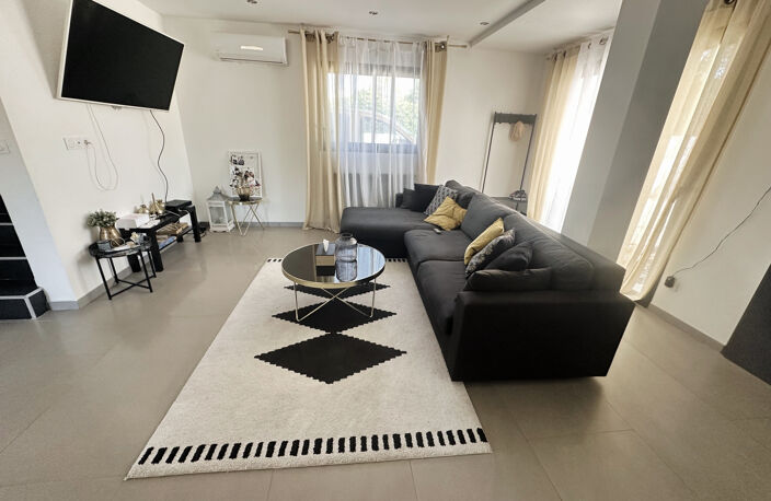 Vente - Gignac - 6 pièces - Villa avec 5 chambres — photo 2