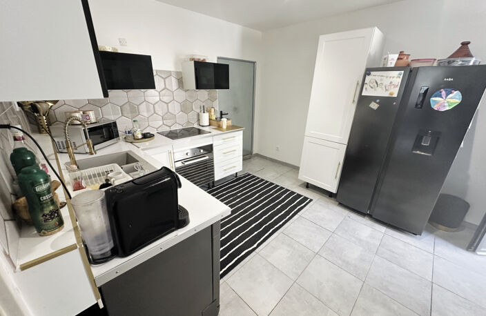 Vente - Gignac - 6 pièces - Villa avec 5 chambres — photo 5