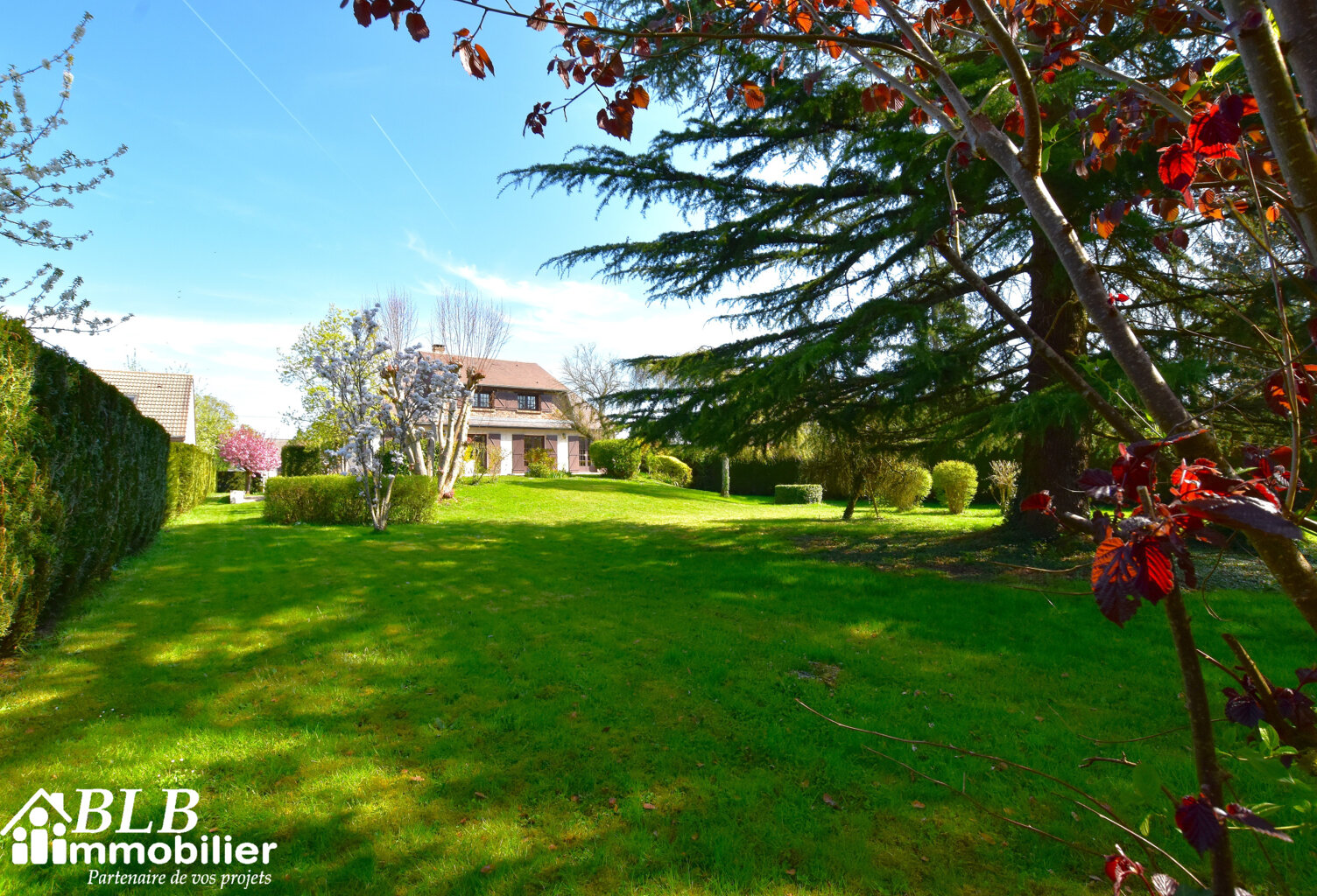 Les Essarts-le-Roi (78690) : Spacieuse maison 7 pièces sur g — photo 1
