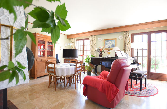 Les Essarts-le-Roi (78690) : Spacieuse maison 7 pièces sur g — photo 5
