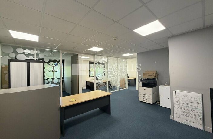 BUREAUX à LOUER — photo 2