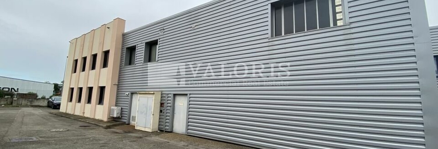 Commerce  2320 m² à louer à Chassieu (69680)