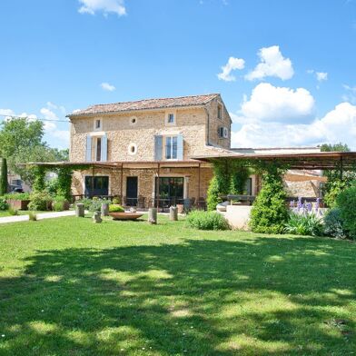 Commerce  861000 €