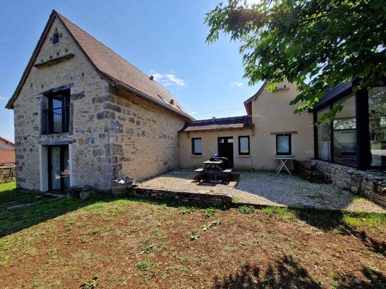 Maison en pierre de 6 pièces principales — photo 1