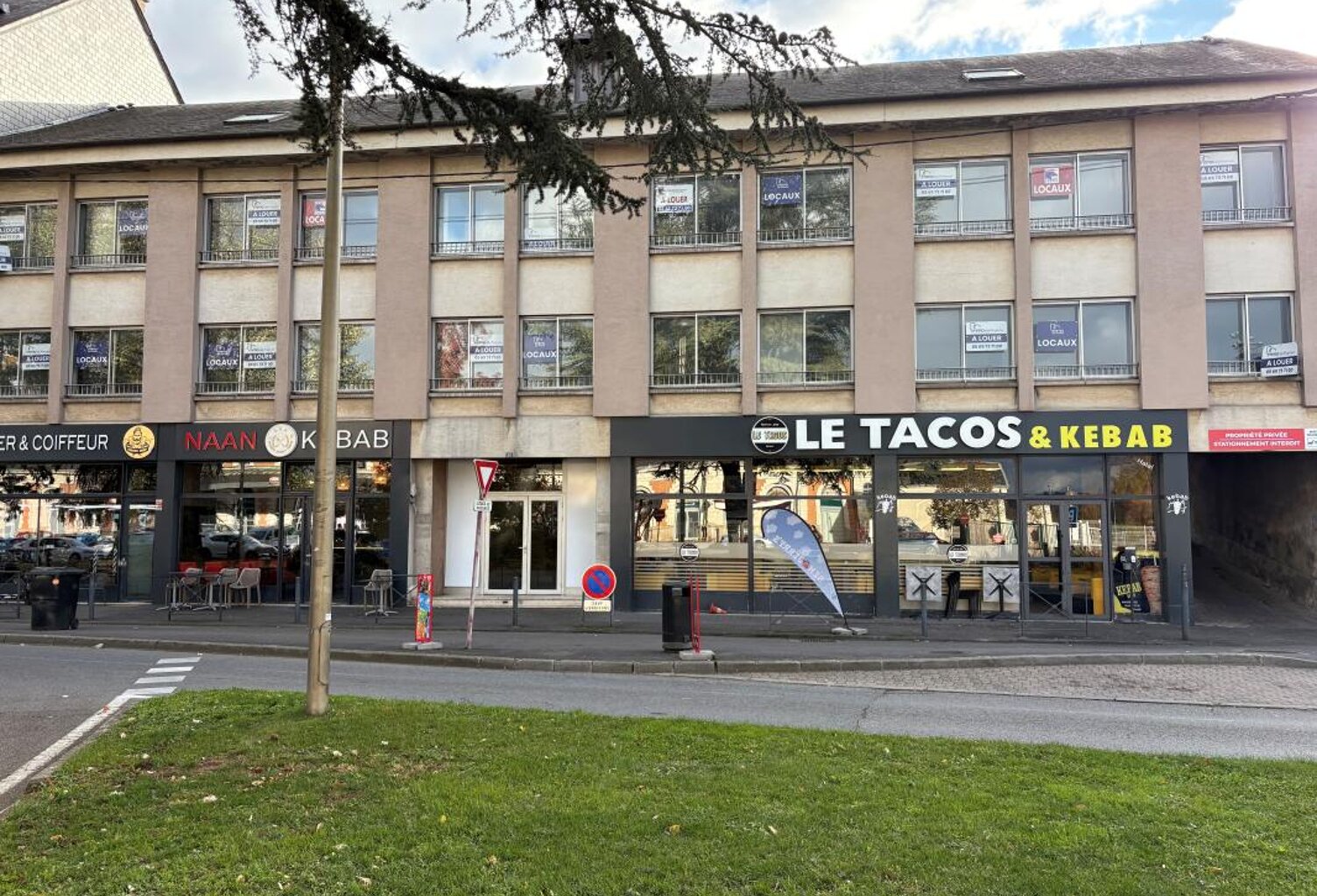 285 m² à Rodez — Loyer exceptionnel 1 400 €/mois — photo 1
