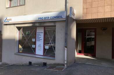 Bureau  710 €