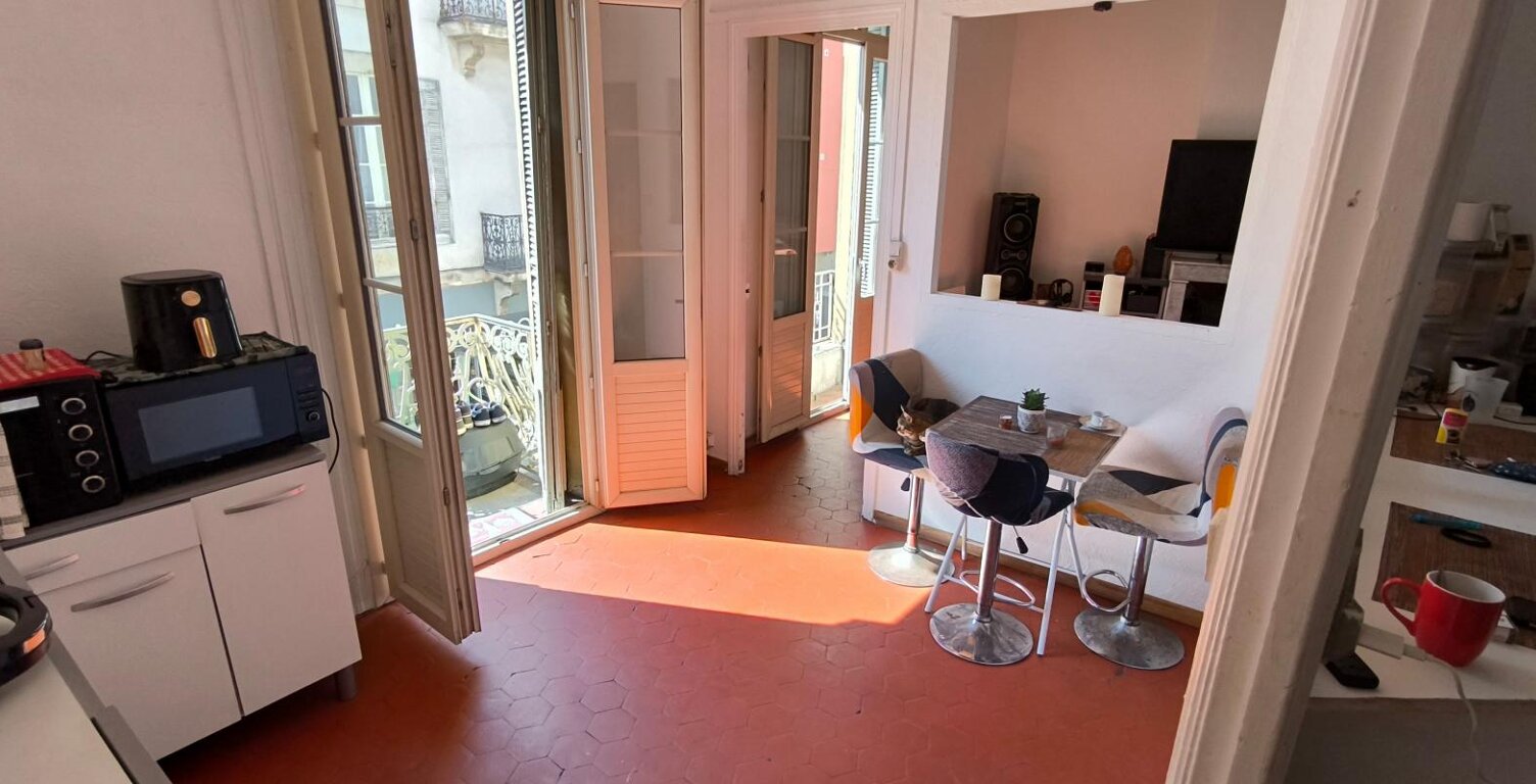 Nîmes – Immeuble de rapport avec fort potentiel d'évolution — photo 1