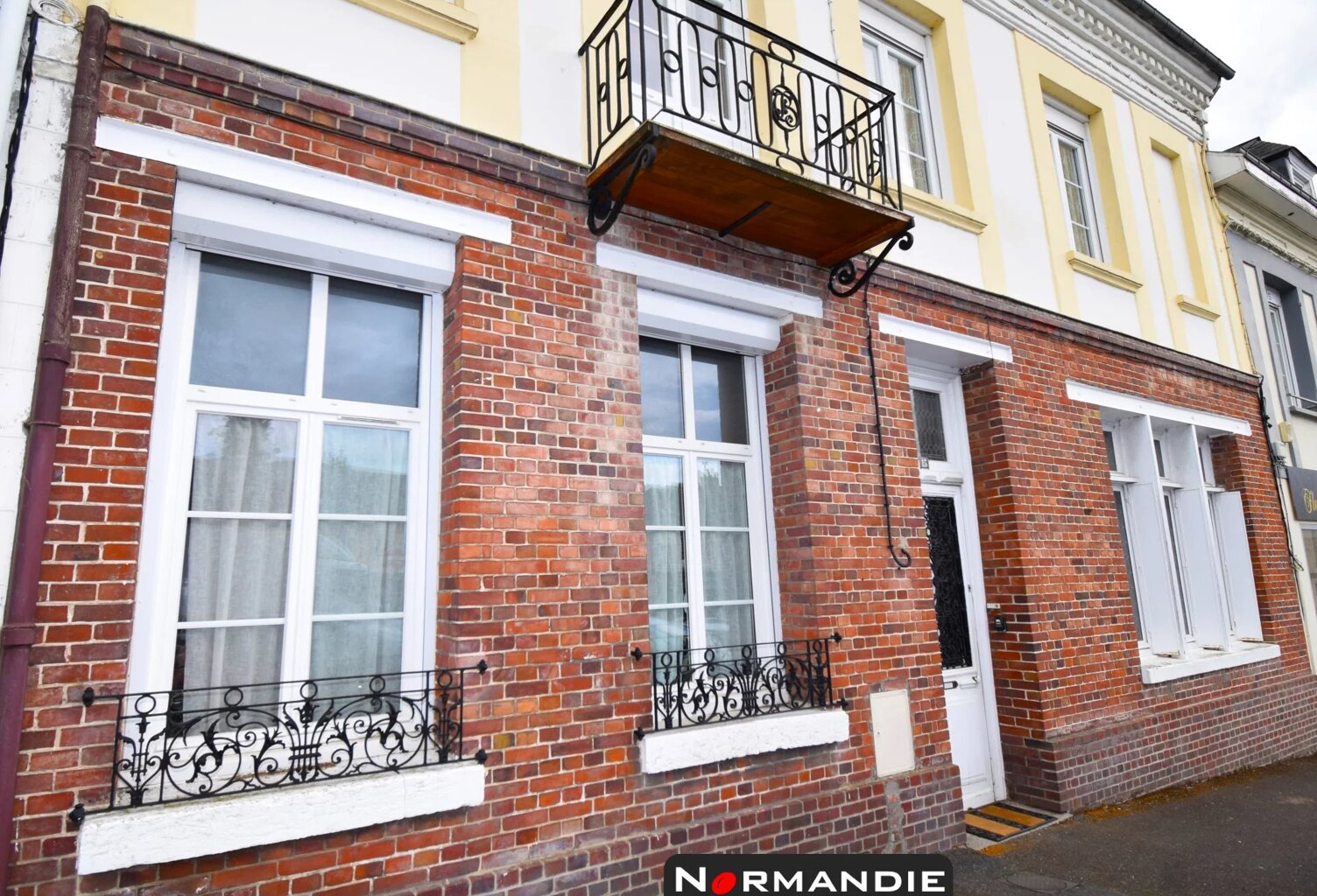 🏡 À VENDRE – Charmante Maison de Ville au Cœur de Pavilly – 171 — photo 1