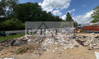 Terrain  705 m² à louer à Vaux-le-Pénil (77000)
