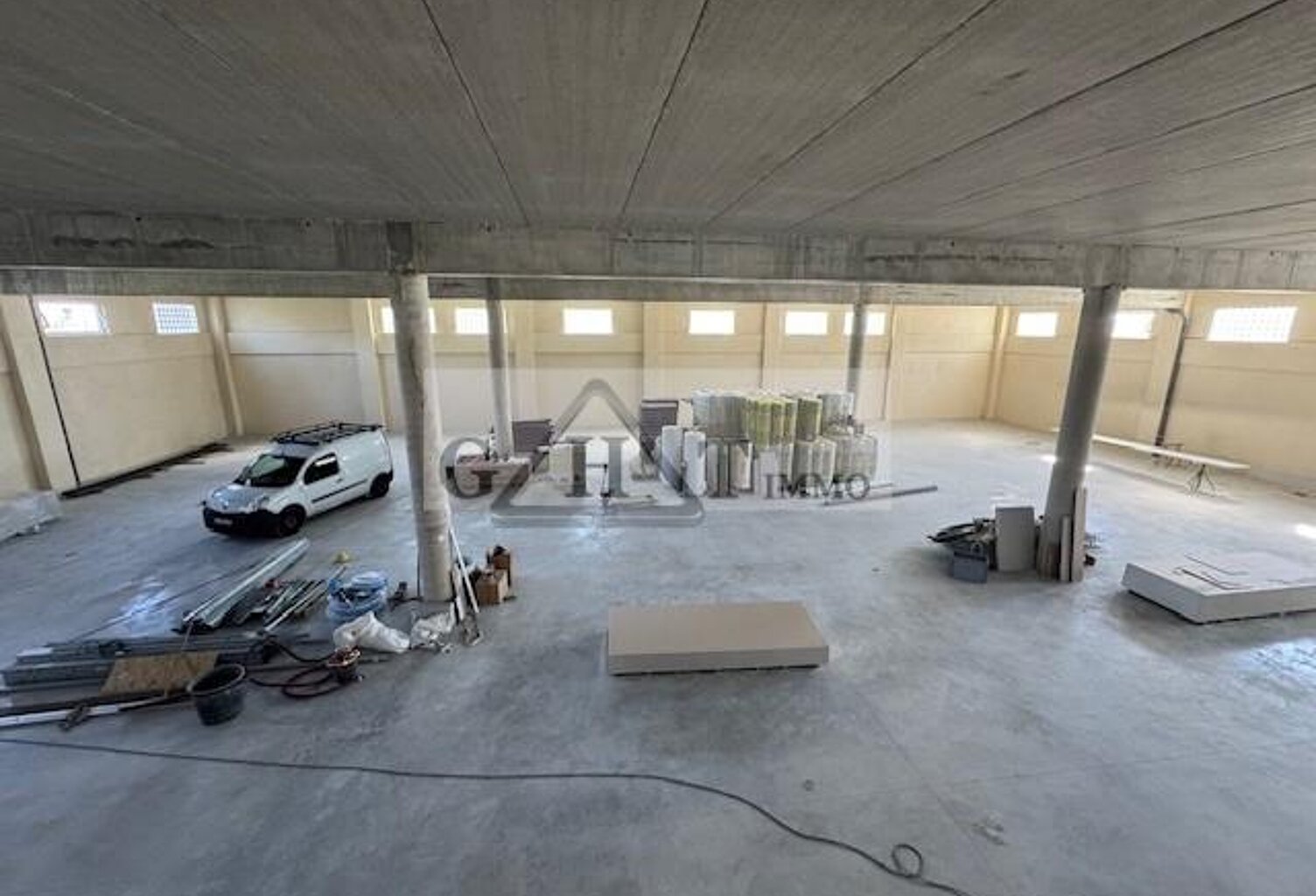 NEUILLY SUR MARNE 1300M2 A LOUER — photo 1