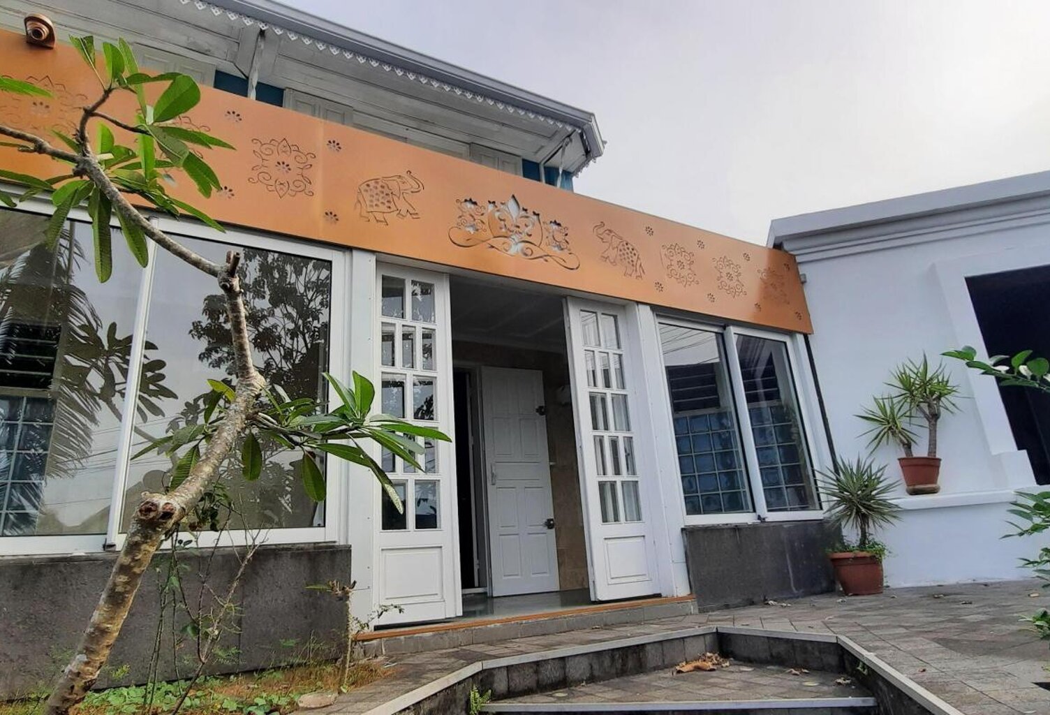 A VENDRE VILLA  F5 DE 241m² sur terrain 458m² — photo 1