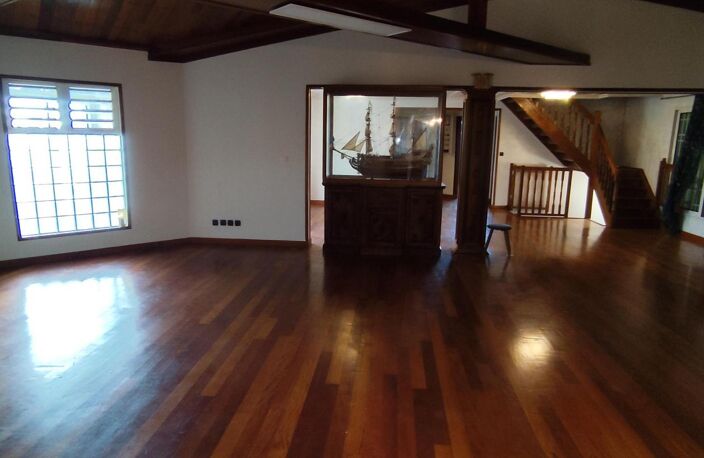 A VENDRE VILLA  F5 DE 241m² sur terrain 458m² — photo 4