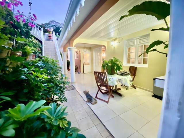 Maison À VendreT5 195 m2 au Robert 369000 euros — photo du bien