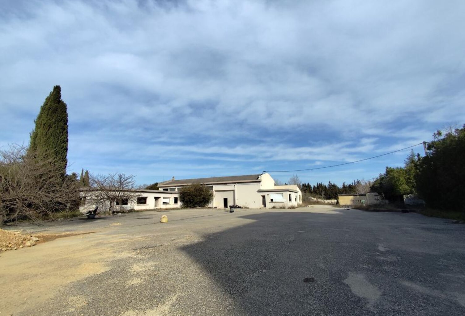 Ensemble commercial Avignon : Hangar et Bureaux sur 5000m² de terrain — photo 1