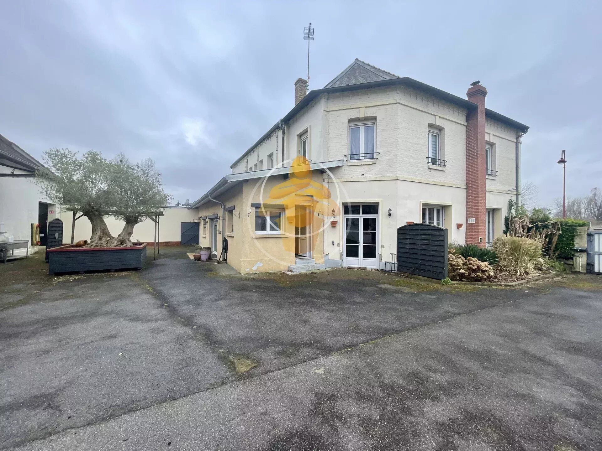 Maison 9 pièces 295 m² · à Charmes · 295 m² · 207 900 €