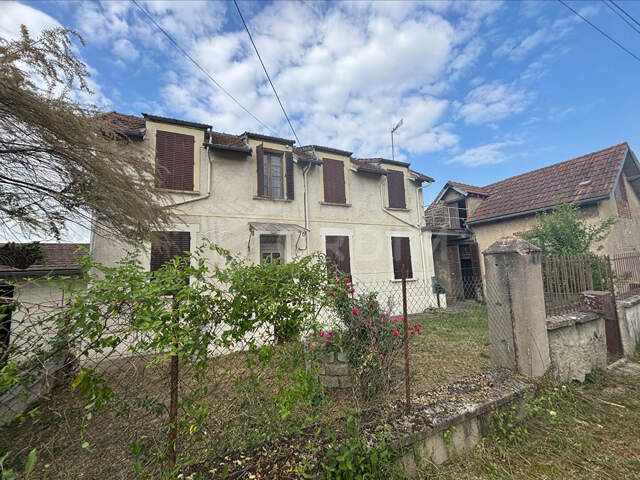 Maison Ancienne à Rénover à Auxerre - Grand Terrain et Double Projet Possible (3 Chambres + Maison d'Amis) — photo du bien