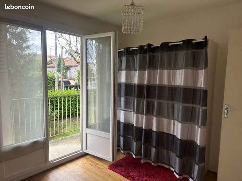 Photo Location T2 45 m² à Bron 860 ¤ CC /mois image 2/3