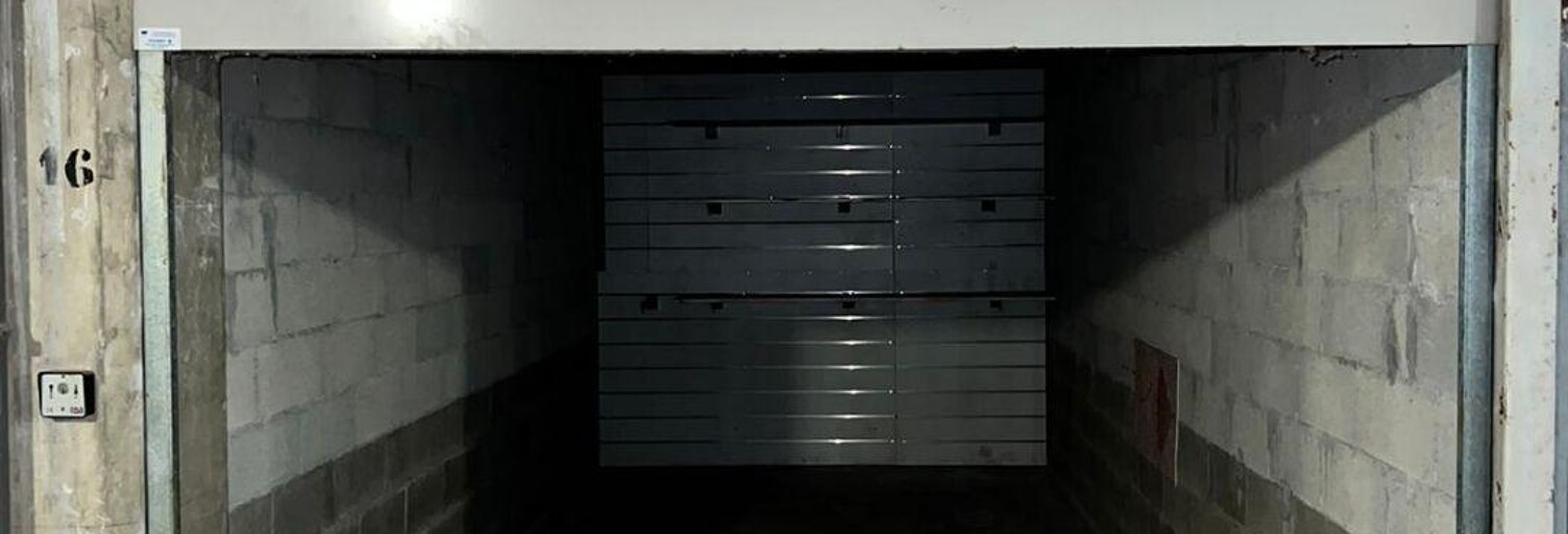 Garage   m² à louer à Marseille 9 (13009)