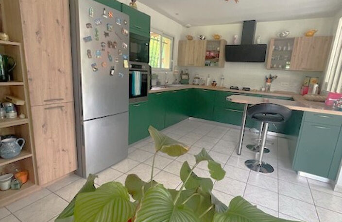 Contemporaine avec plusieurs dépendances et 7800 m2 de terr — photo 4