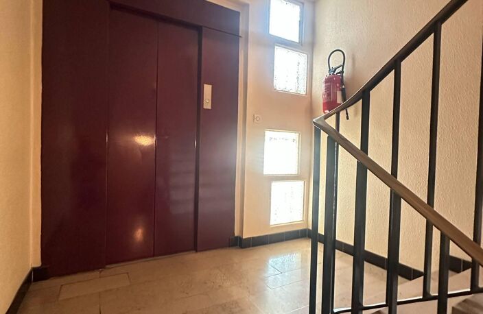 Appartement - 72m² - Laon — photo 2