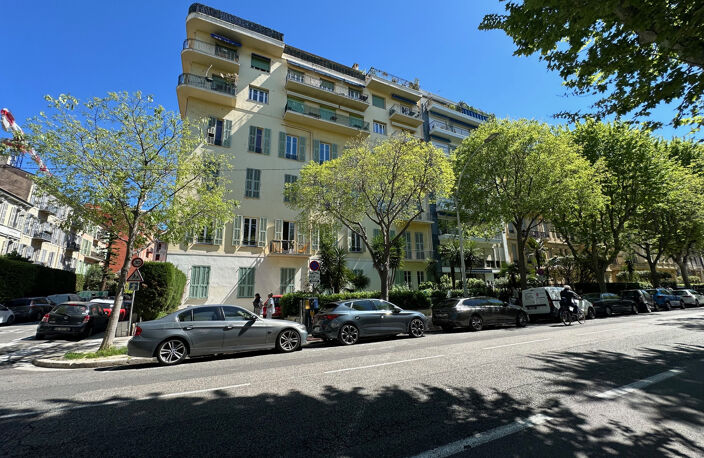 NICE CENTRE, MURS LIBRES D'UN LOCAL DE 276M2 CAVE ET PARKING — photo 2