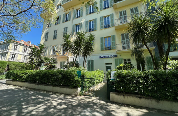 NICE CENTRE, MURS LIBRES D'UN LOCAL DE 276M2 CAVE ET PARKING — photo 3