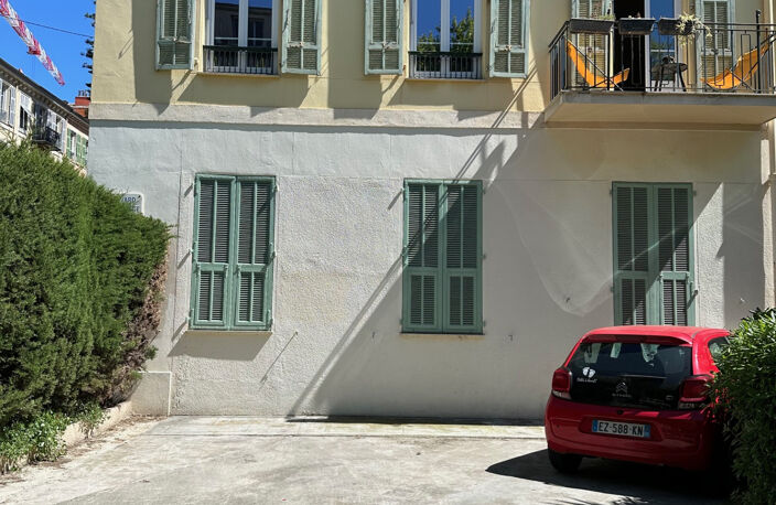 NICE CENTRE, MURS LIBRES D'UN LOCAL DE 276M2 CAVE ET PARKING — photo 4