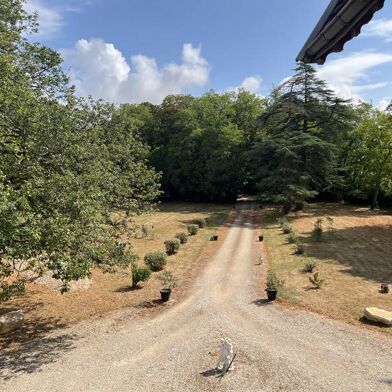 Maison 15 pièces 642858 €