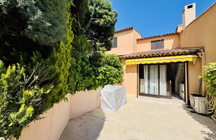 BOULOURIS BASTIDON 3PIECES EN DUPLEX DANS RESIDENCE FERMEE AVEC PISCINE — photo 2