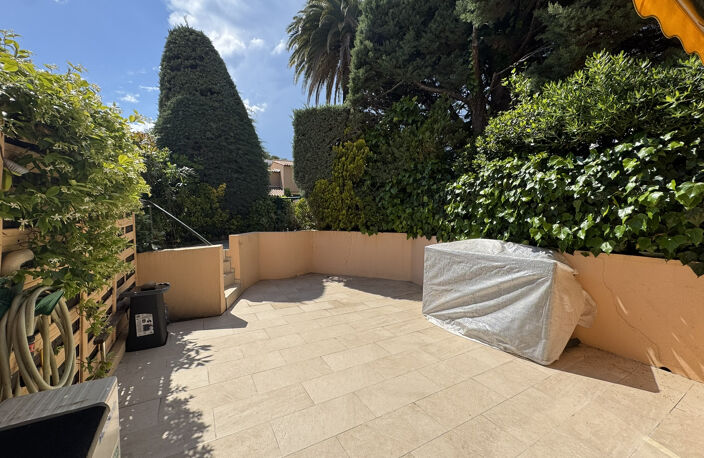 BOULOURIS BASTIDON 3PIECES EN DUPLEX DANS RESIDENCE FERMEE AVEC PISCINE — photo 3