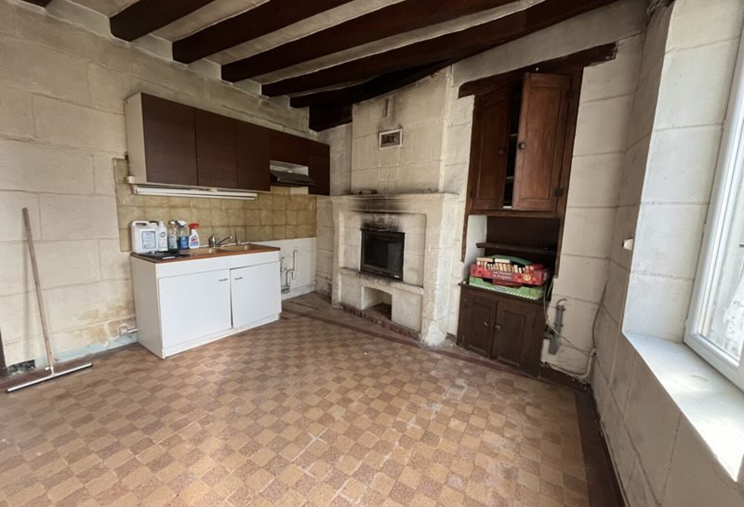 Maison en pierre de 2 pièces principales — photo 1