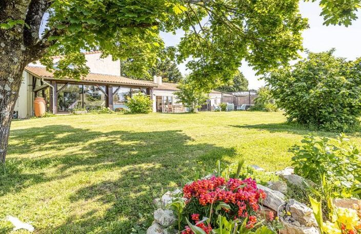 Vente maison 10 pièces 350 m² Saint-Sauveur-d'Aunis (17540) — photo 2