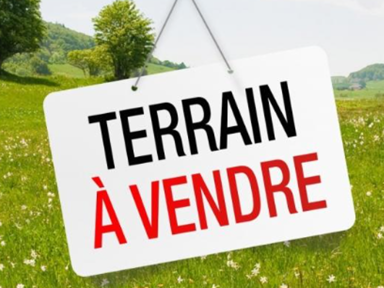 Terrain viabilisé à 500m du bourg de Angles — photo 1