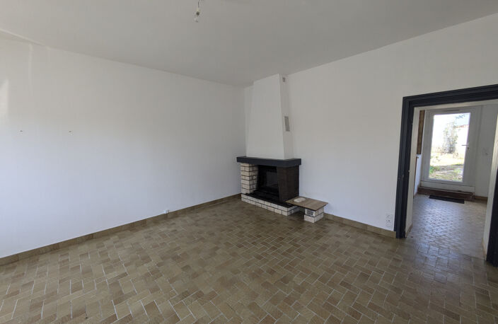 Maison de bourg avec dépendances et terrain IDEAL INVESTISSE — photo 2