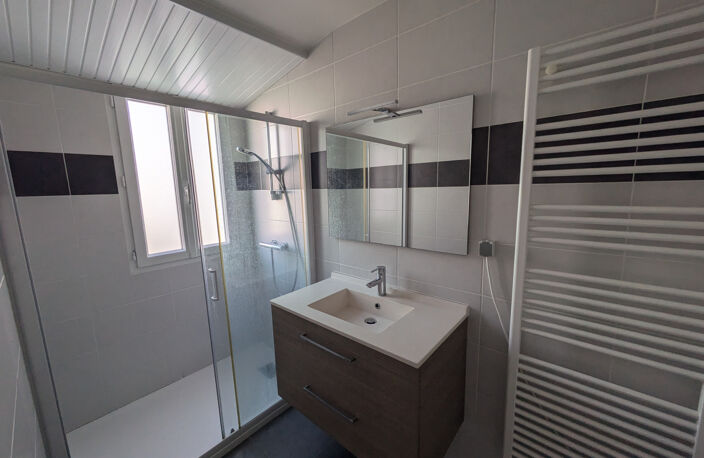 Maison de bourg avec dépendances et terrain IDEAL INVESTISSE — photo 5