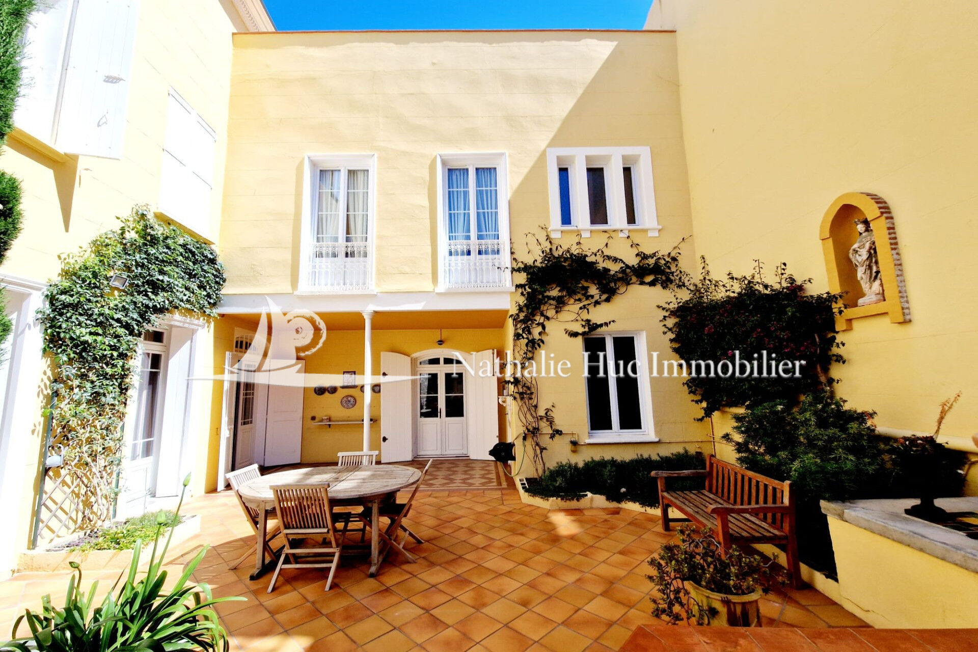 Villa / Maison  T10 à vendre Saint-Laurent-de-la-Salanque 66250