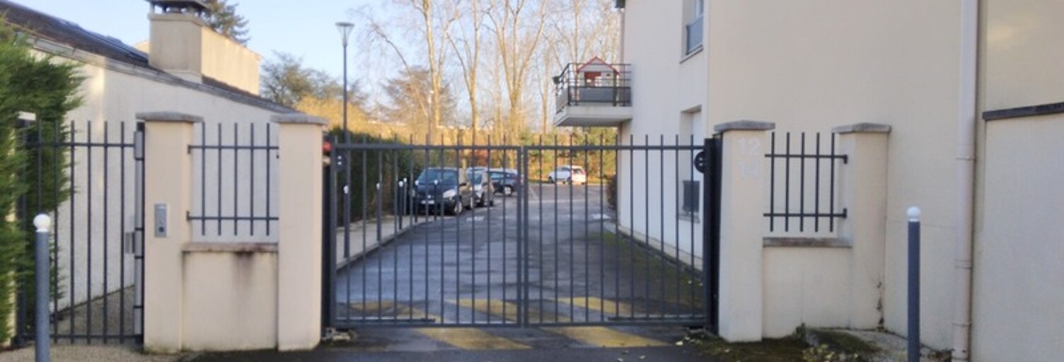 Garage  13 m² à louer à Mennecy (91540)