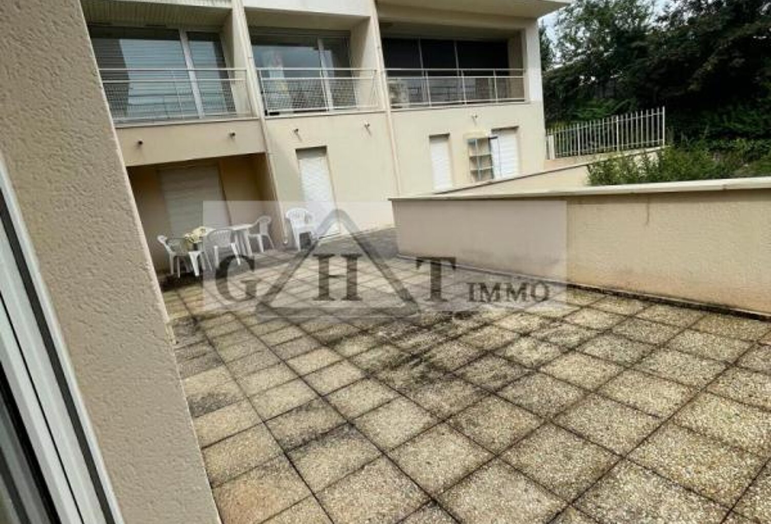 Local professionnel de 150 m² à Melun, idéal pour kiné — photo 1