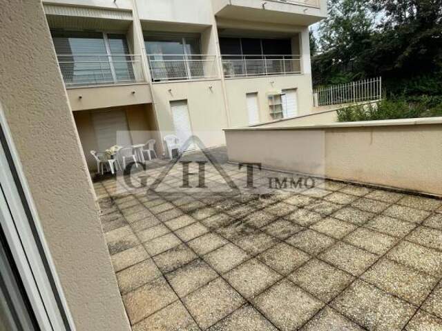 Local professionnel de 150 m² à Melun, idéal pour kiné — photo du bien