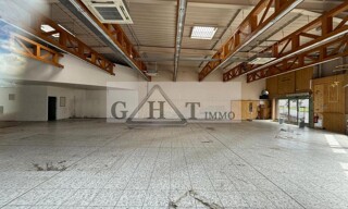 Commerce  352 m² à louer à Pontault-Combault (77340)