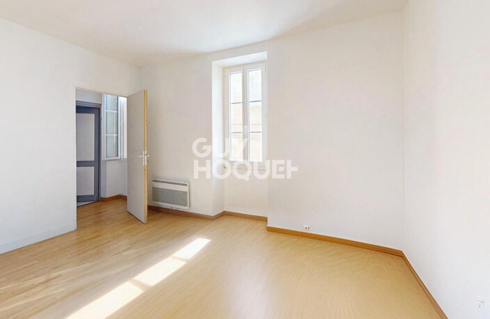 Immeuble de rapport A VENDRE à PODENSAC — photo 3