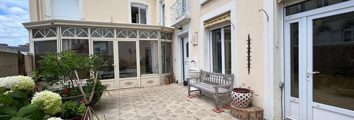 Maison 8 Pièces 208 m² à vendre à Montval-sur-Loir (72500)