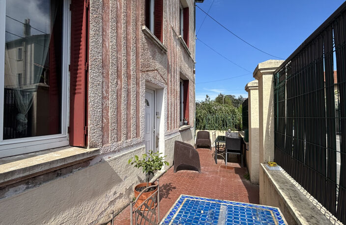 Rare à la vente   Maison avec jardin dans quartier recherché — photo 4