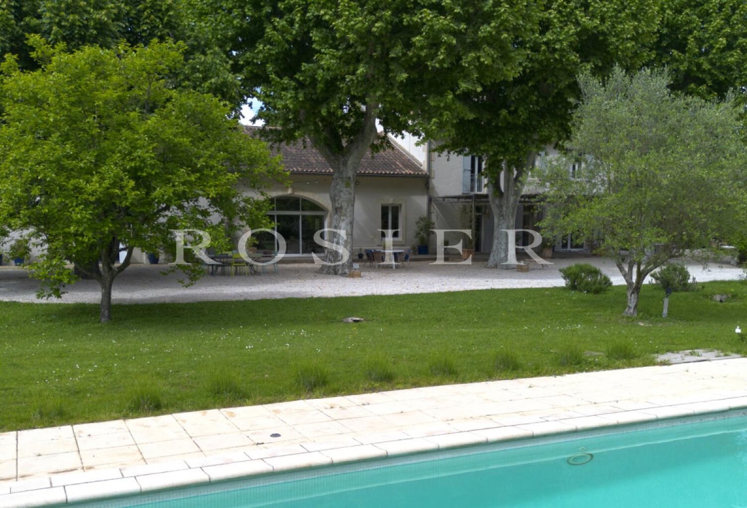 Entre Saint Rémy de Provence et l'Isle sur la Sorgue, propriété — photo 1