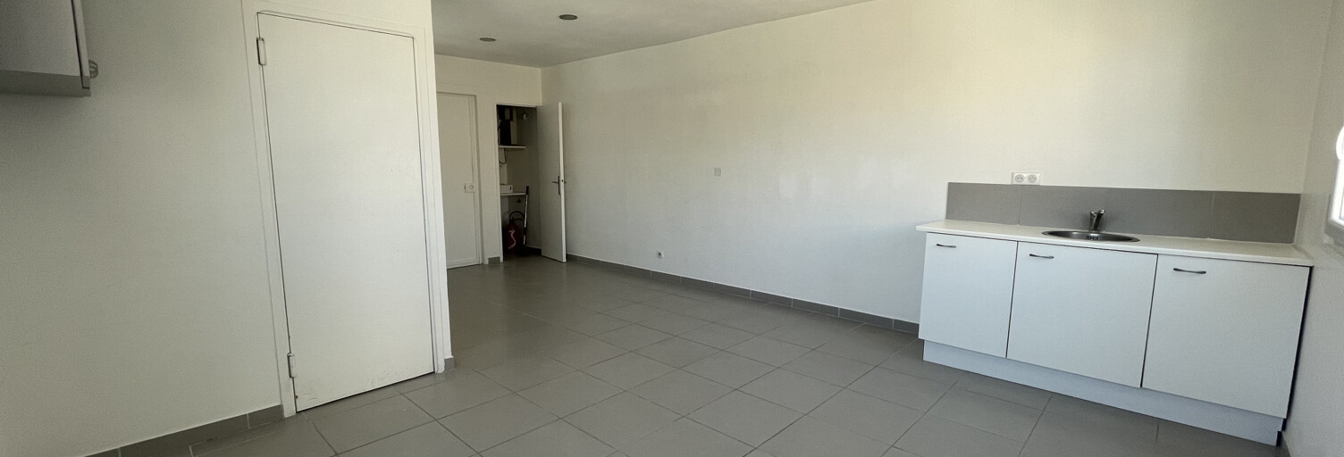 Commerce  41 m² à louer à La Roque-d'Anthéron (13640)