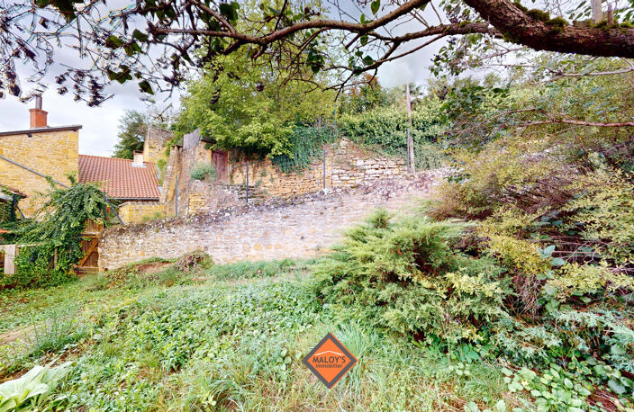 Maison en pierres dorées proche de toutes les commodités au calme  avec son jardinet, ses caves et garage. — photo 2